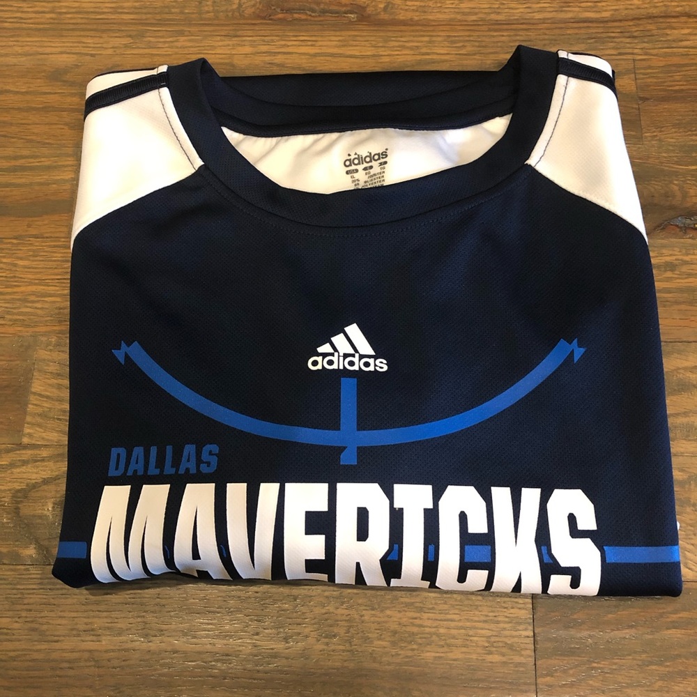 Adidas Dallas Mavericks athletic shirt 🎽